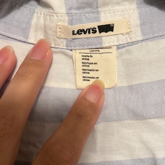 Levi’s Sleeveless Shirt - Picture 2 of 4